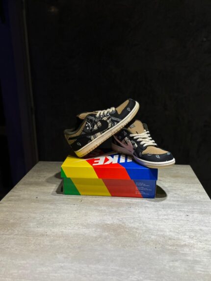 Nike SB Dunk Low “Travis Scott”